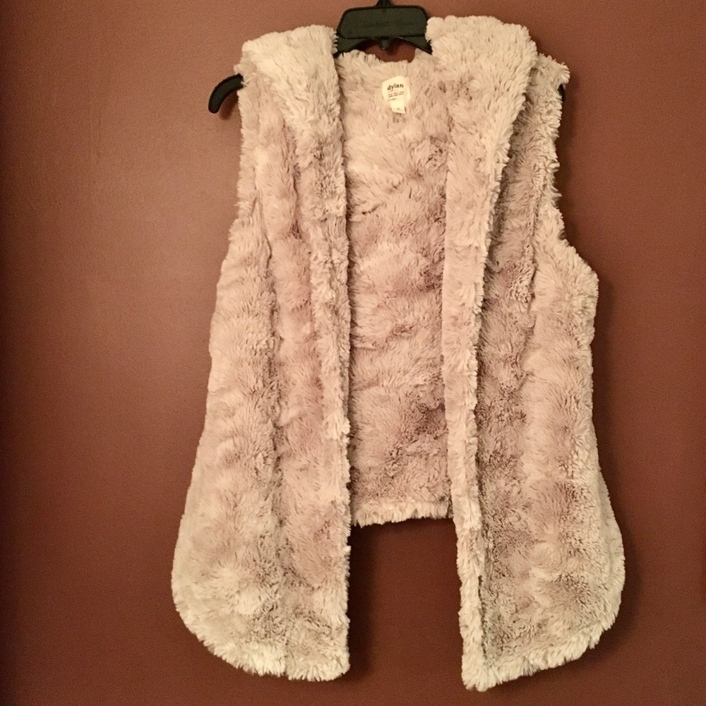 Dylan shearling hooded plush vest by true grit
